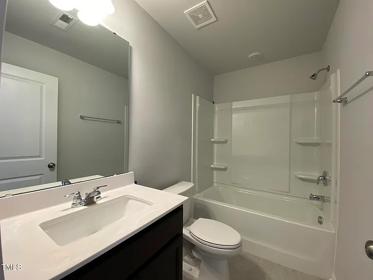 706 Gimari Dr — Photo 3