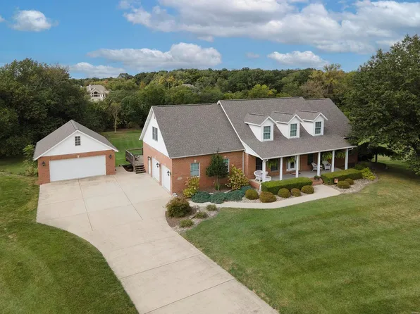 125 Mayflower Ct, Highland, IL 62249