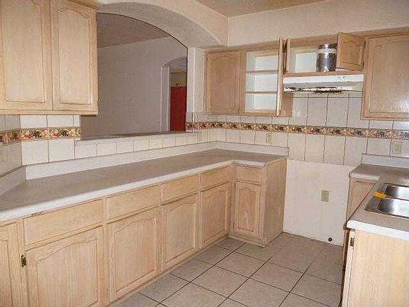 3rd image of 579 N Figueroa Dr