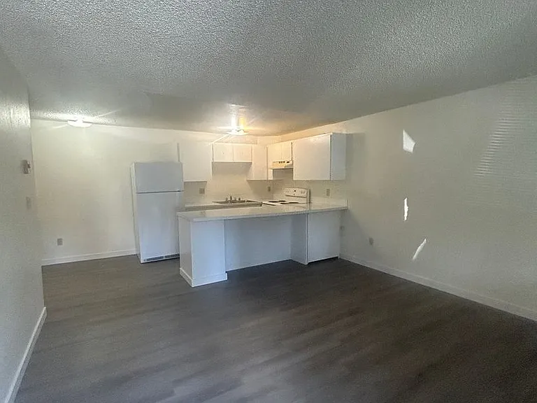 9100 NE 15th Ave — Photo 7