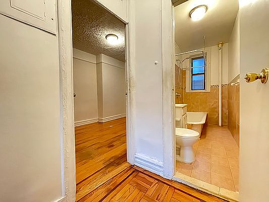 4th image of 915 43rd St APT A3