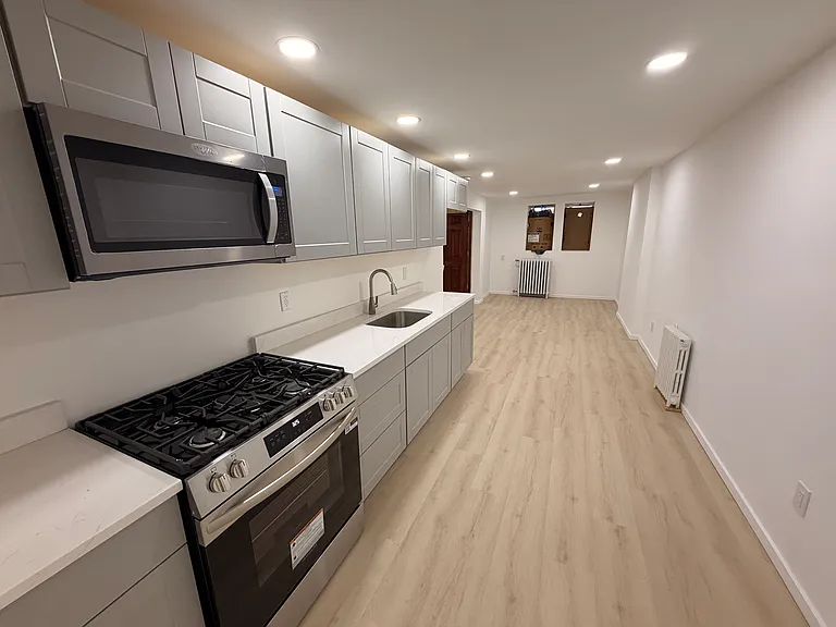 811 Montgomery St #B — Photo 1
