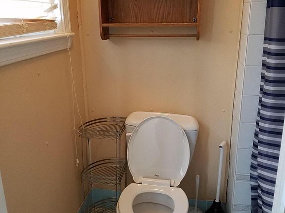 5th image of 1027 Charles St APT 2