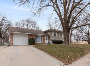 435 Norwick Rd SW, Cedar Rapids, IA 52404