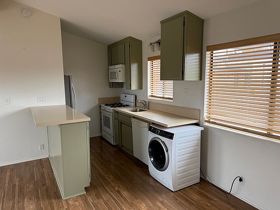 5th image of 612 Victoria Ave #B