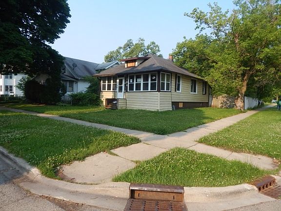 2nd image of 104 S Elmwood Ave