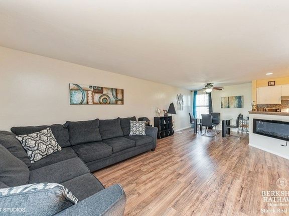 2nd image of 228 W Jennifer Ln Unit 1