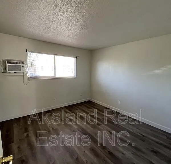 4555 Davis St #2 — Photo 4