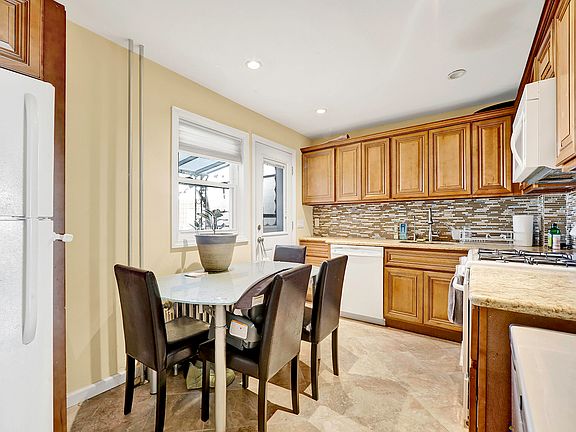 4th image of 405 Allen Ave #A