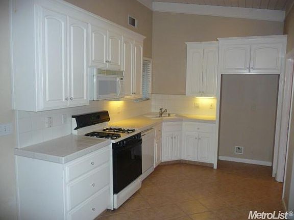 3rd image of 6303 N Williamsburg Pl