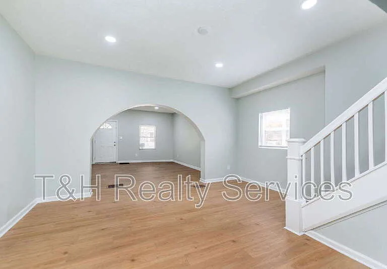 326 Jefferson Ave — Photo 9