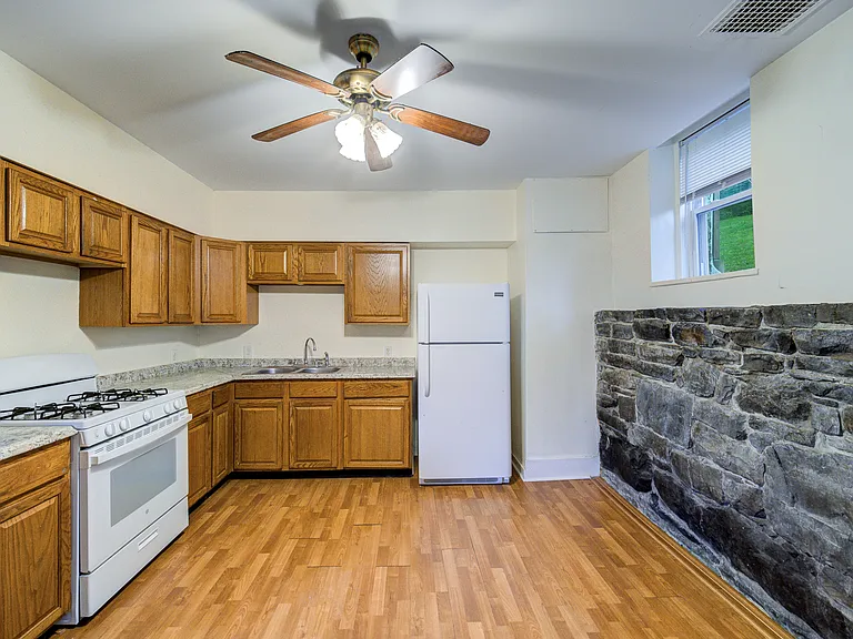 4 Underwood St #2 — Photo 6