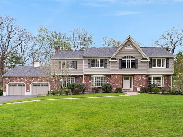 9 Onondaga Ln, Medfield, MA 02052