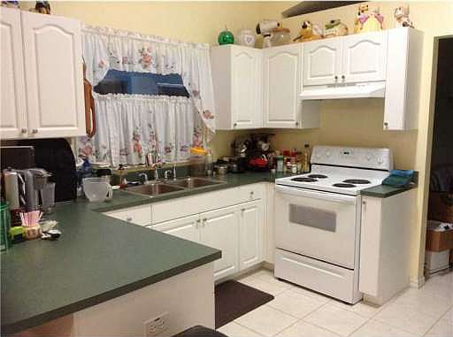 4th image of 855 Laurel Leaf St