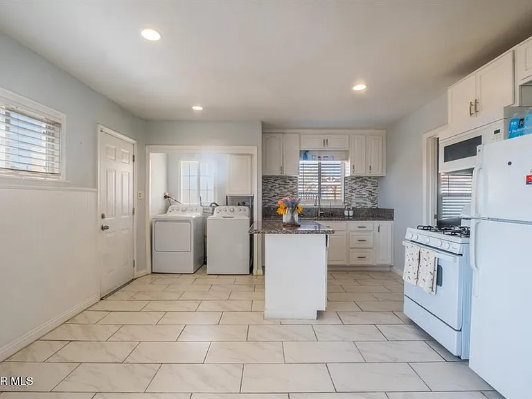 2725 Desert St #2725 — Photo 1