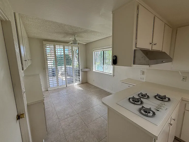 Kitchen Dining Area