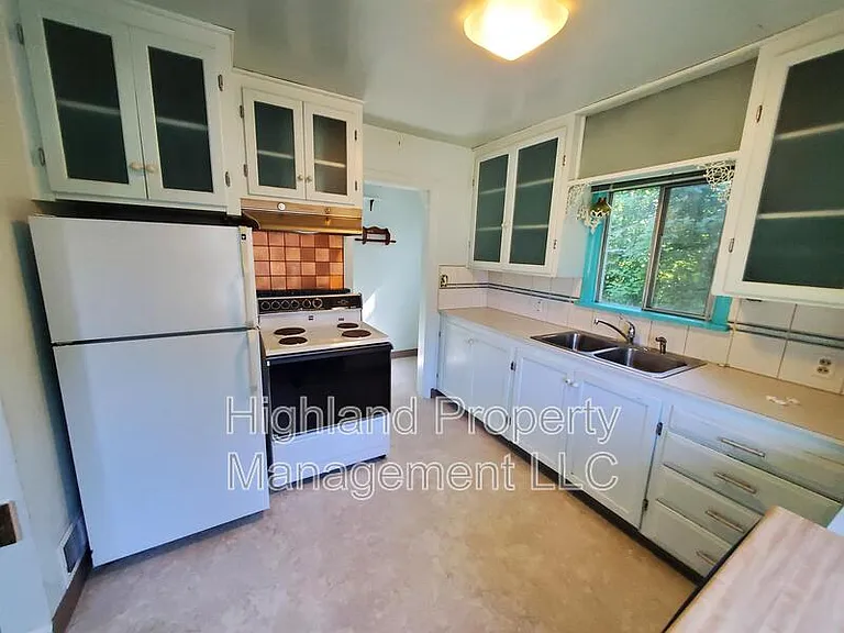 152 SE Water St #A — Photo 6
