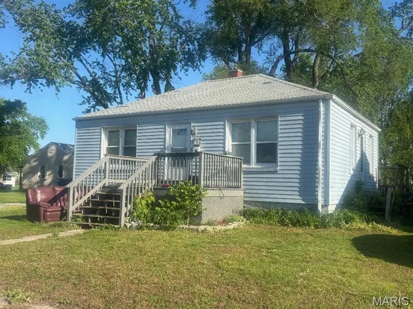 261 Victory Dr, East Alton, IL 62024