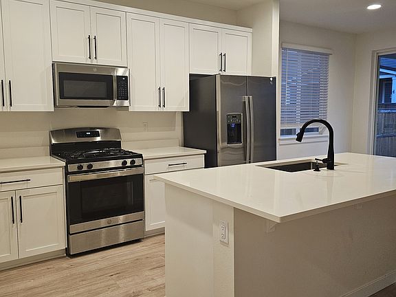 5th image of 1515 NE 12th Pl