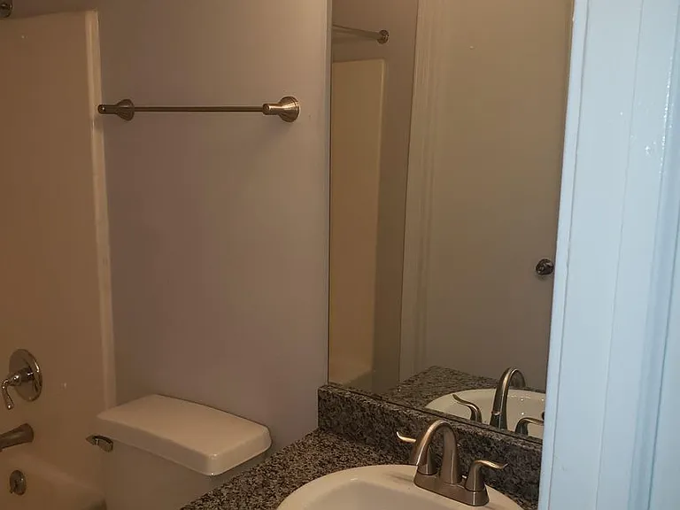 Waterway Crossing Apartments — Photo 39