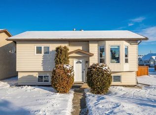 154 E Rutherford Dr, Red Deer, AB T4P3B5