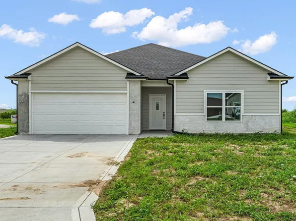 2604 Heron Cir, Junction City, KS 66441