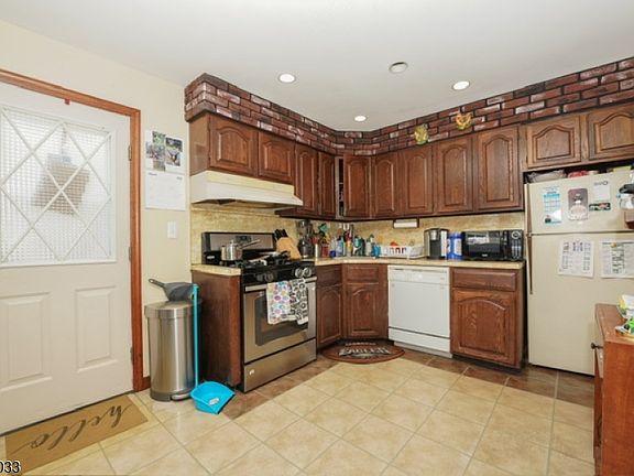 5th image of 155 Rutherford Blvd