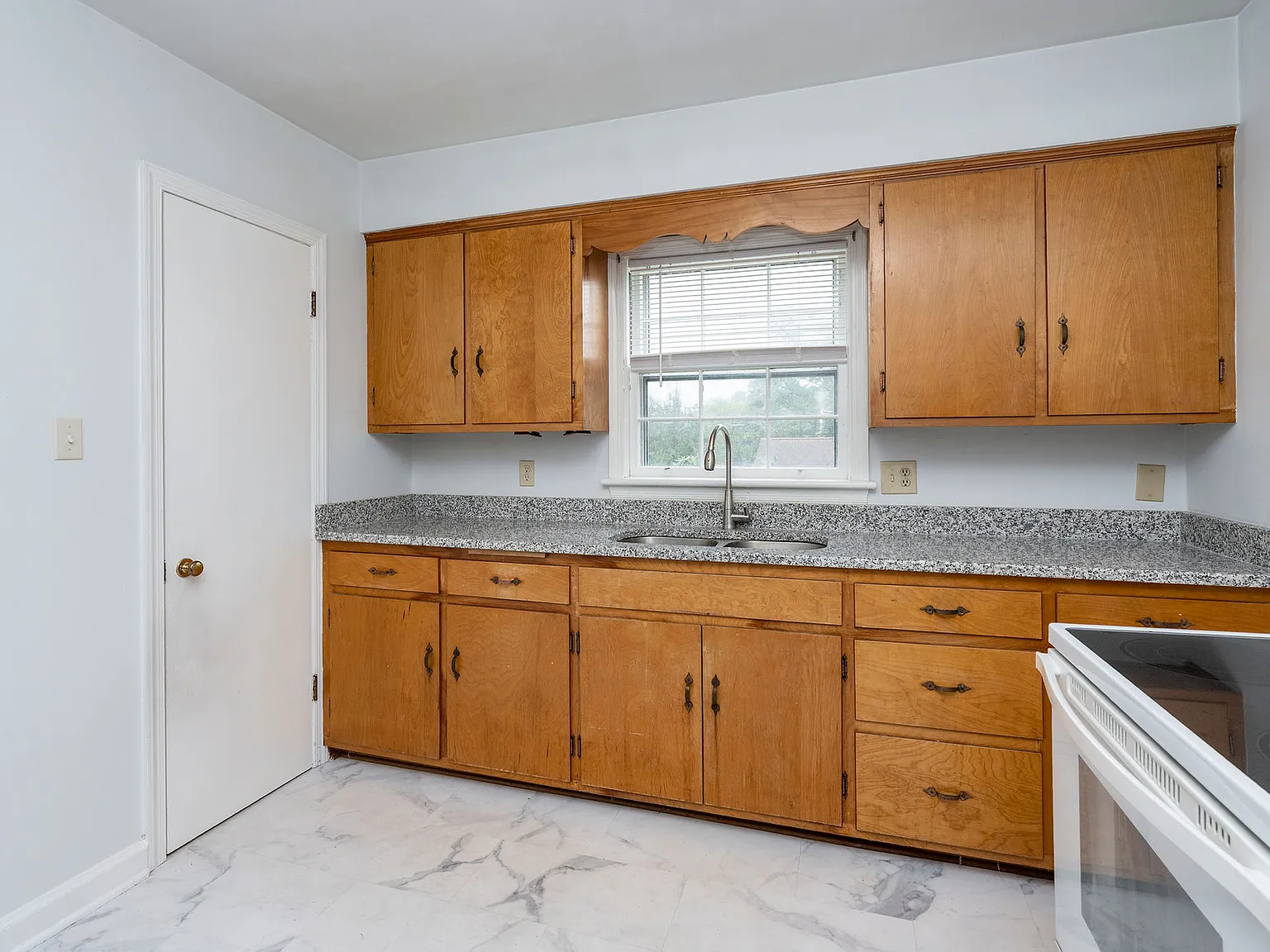 2 bed, 900 sqft, $1,295 — Photo 1