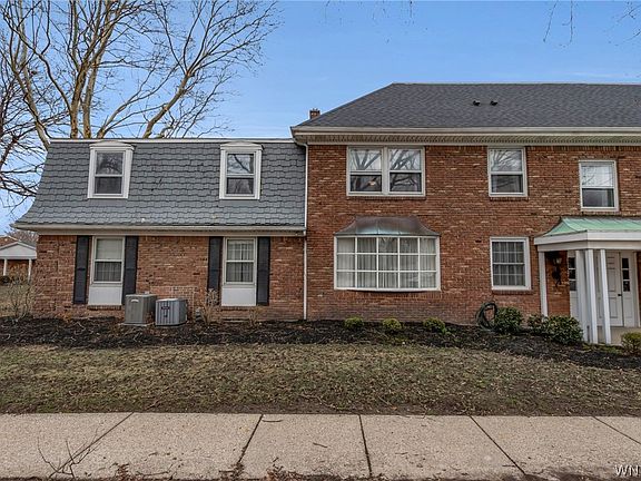 3rd image of 1370 Maple Rd APT 5