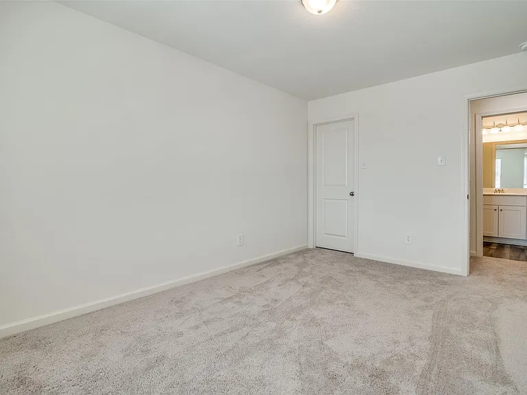 731 Yorkshire Dr — Photo 5