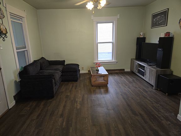 2nd image of 927 18th Ave