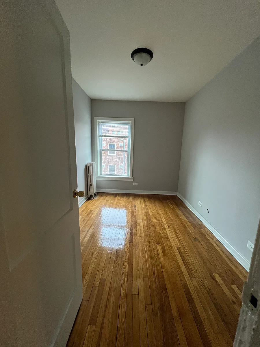 Building Photo - 4708 N Racine Ave #3