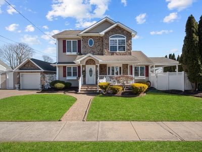 35 Locust Avenue E, Farmingdale, NY, 11735