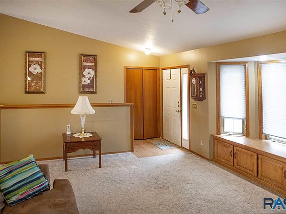 4th image of 501 E Veterans Dr