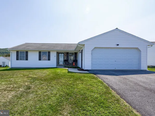 4 Garden Dr #L-0250, Newmanstown, PA 17073