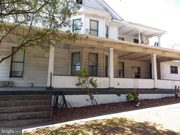 5th image of 1923 E Grand Ave