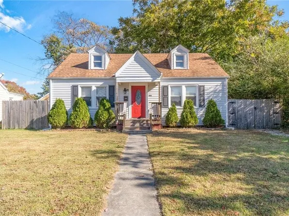 1332 W Norcova Dr, Norfolk, VA 23502