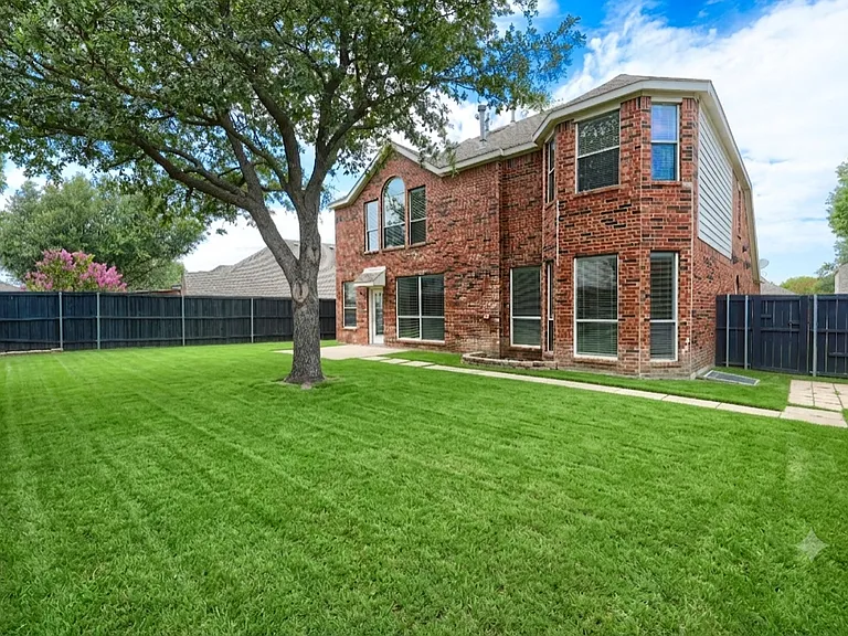 8217 Rayburn Ln — Photo 2