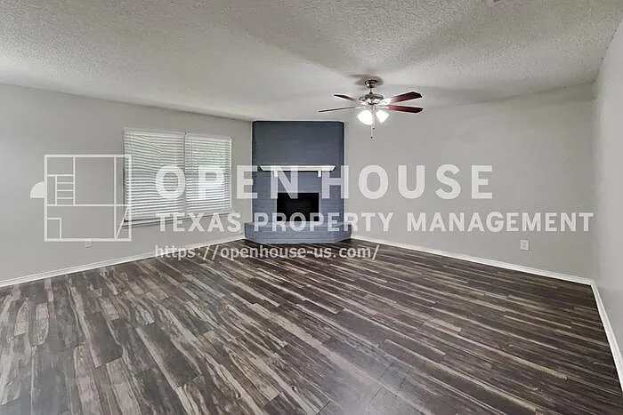 6100 Springwood Dr — Photo 3
