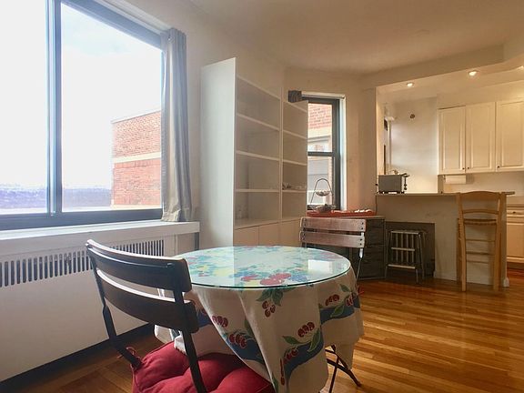 2nd image of 15900 Riverside Dr W APT 7E70