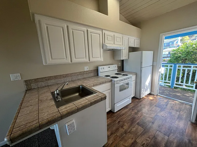 3302 Ocean Blvd — Photo 3