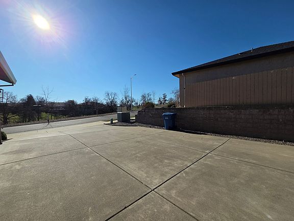 5th image of 334 Reddington Dr