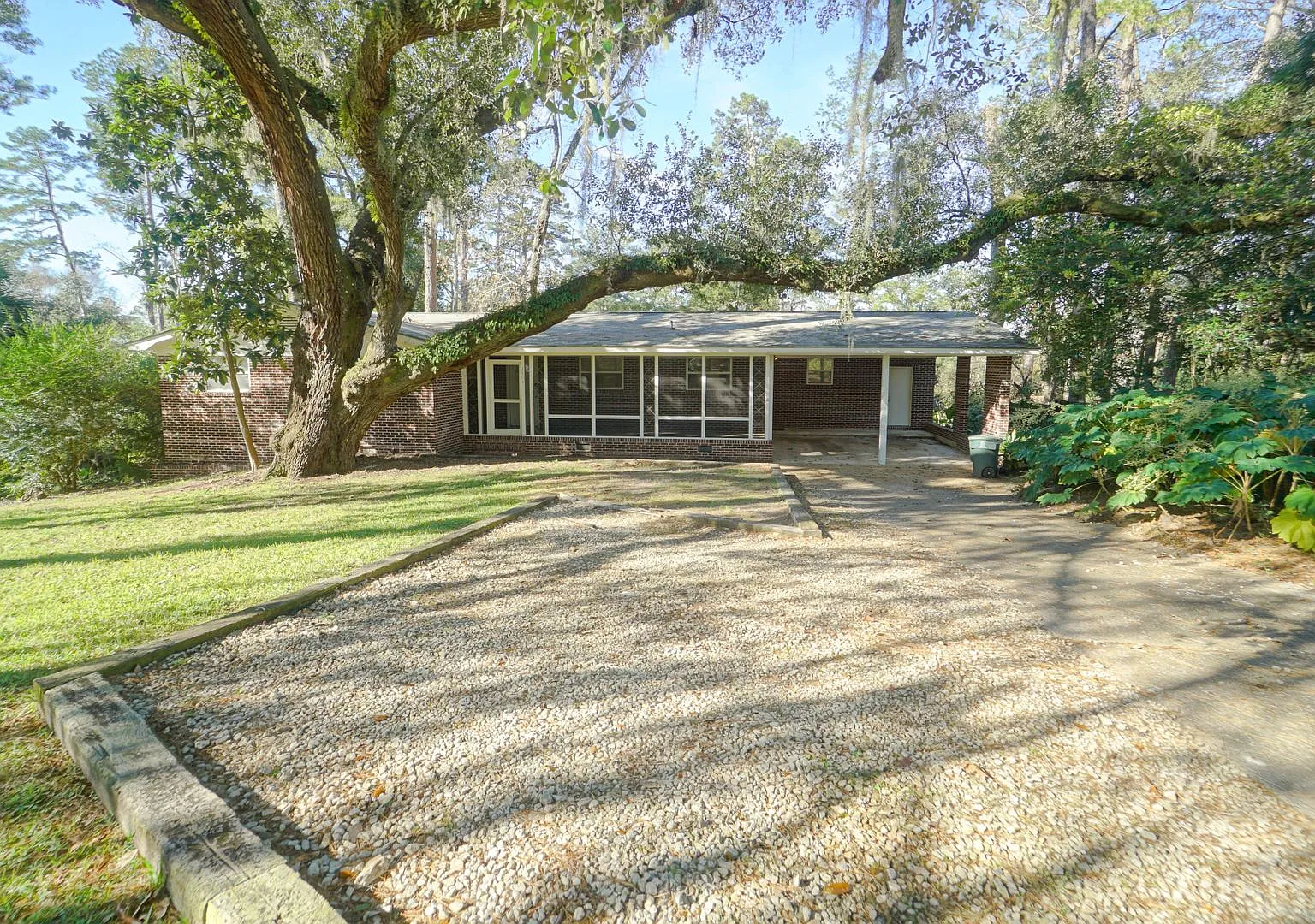 Cozy 3/2 Single Family Home — Photo 1