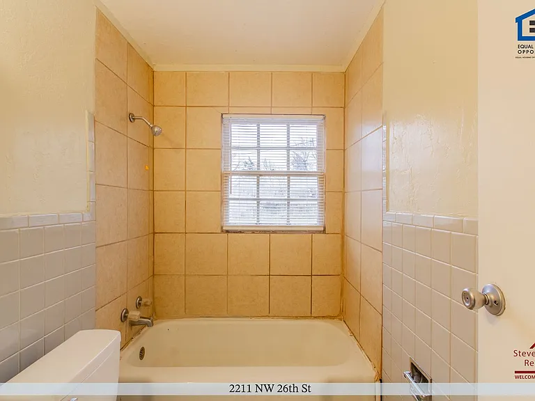 2211 NW 26th St — Photo 22