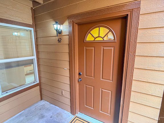 3rd image of 1607 N Davis Ave #J-42