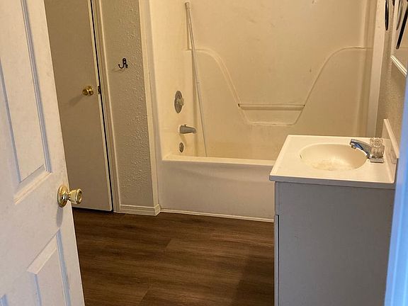4th image of 722 N Leverett Ave APT 3