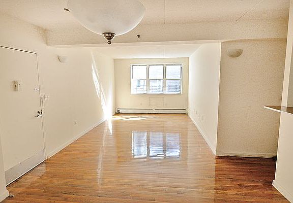 2nd image of 138 E 112th St APT 5D
