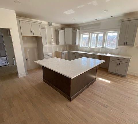 4th image of 750 Ridgebury Road