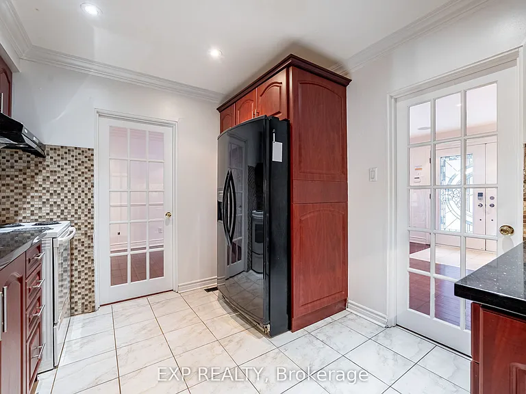 28 Lakeland Cres — Photo 15