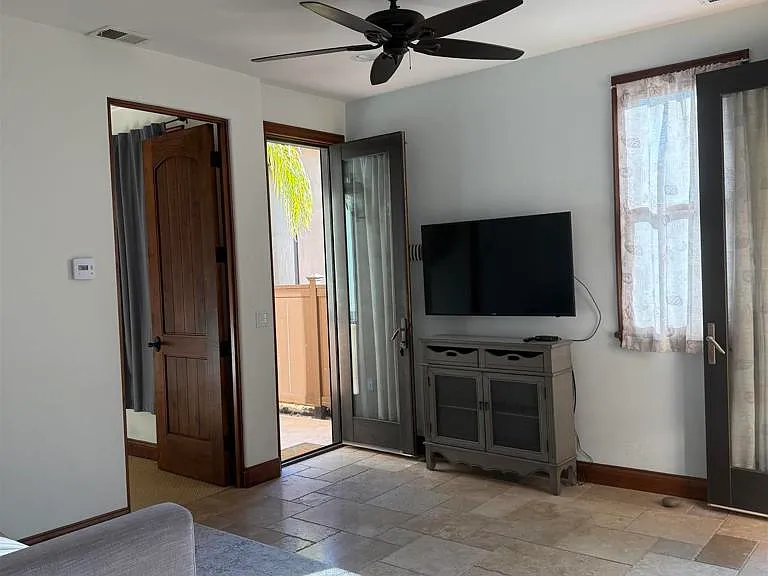 1550 Summit Ave — Photo 4